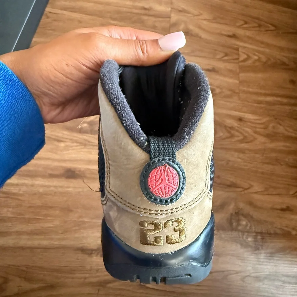 Kids Air Jordan Retro 9 - Olives 🫒 - Picture 9 of 16